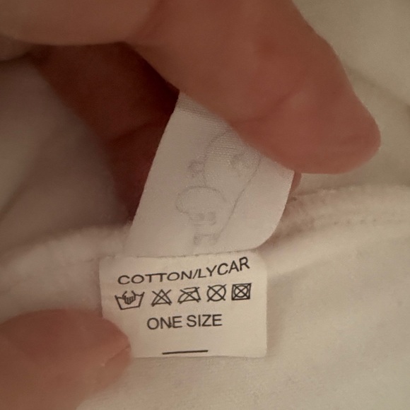 White Summer Beanie with Moomin Characters - Picture 6 of 8